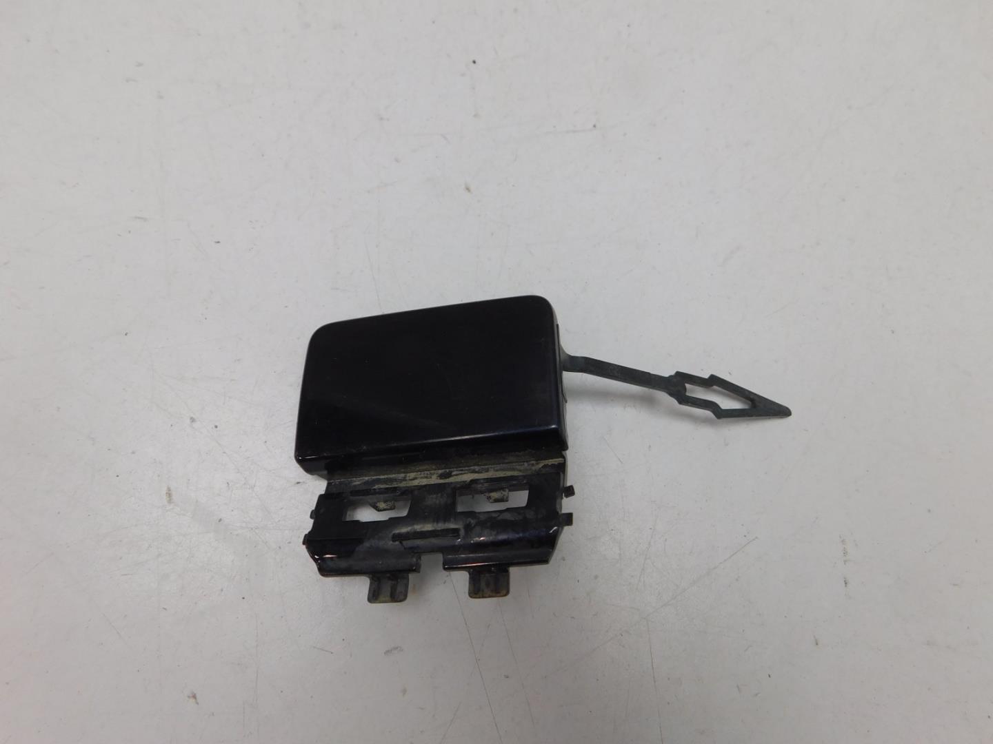 Заглушка буксировочного крюка