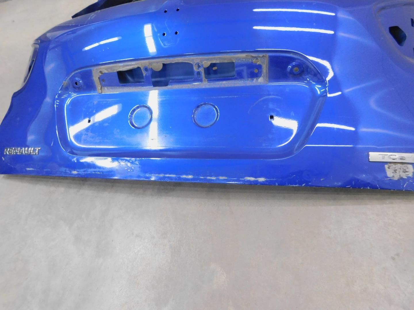 Дверь багажника