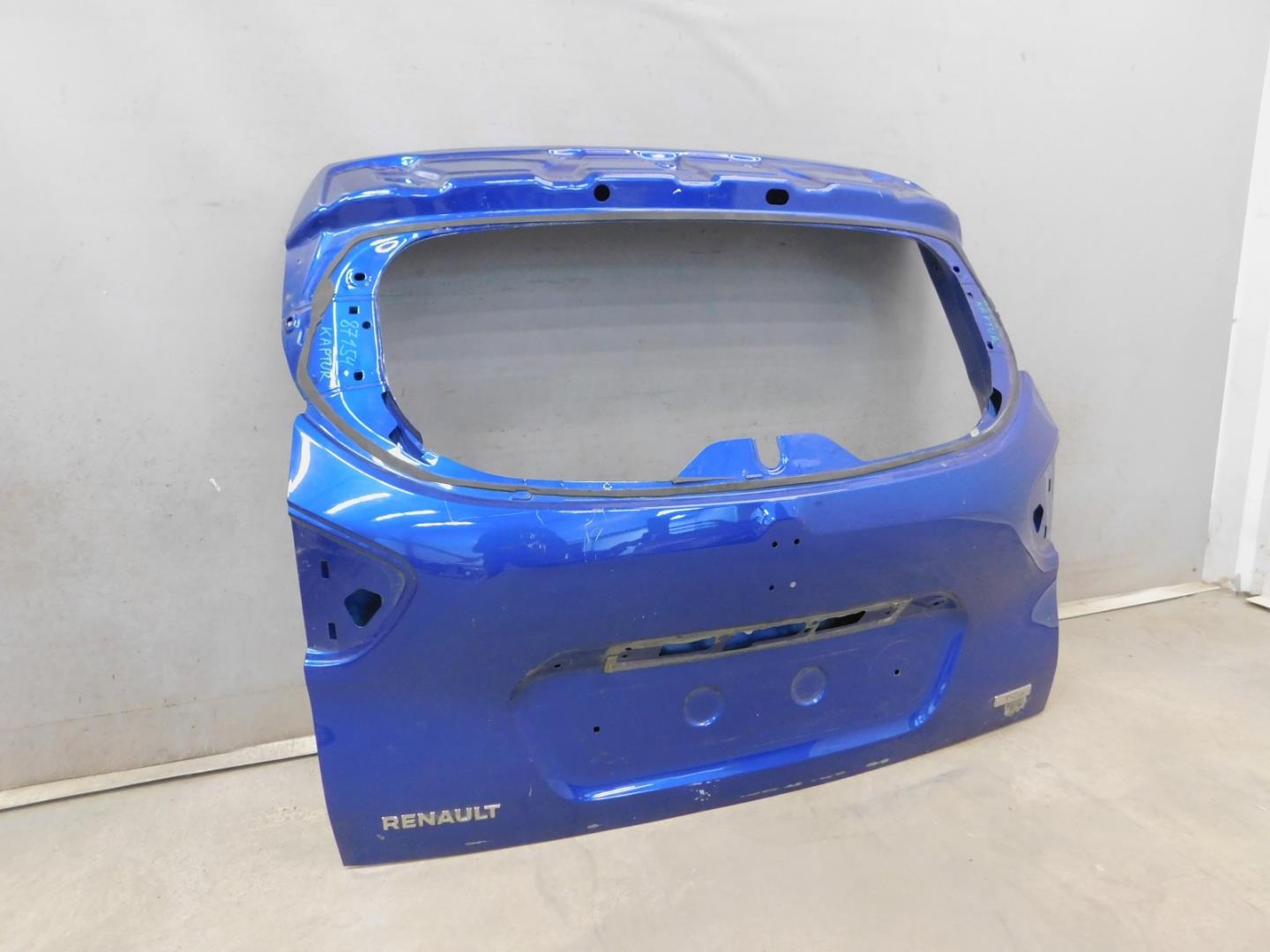 Дверь багажника