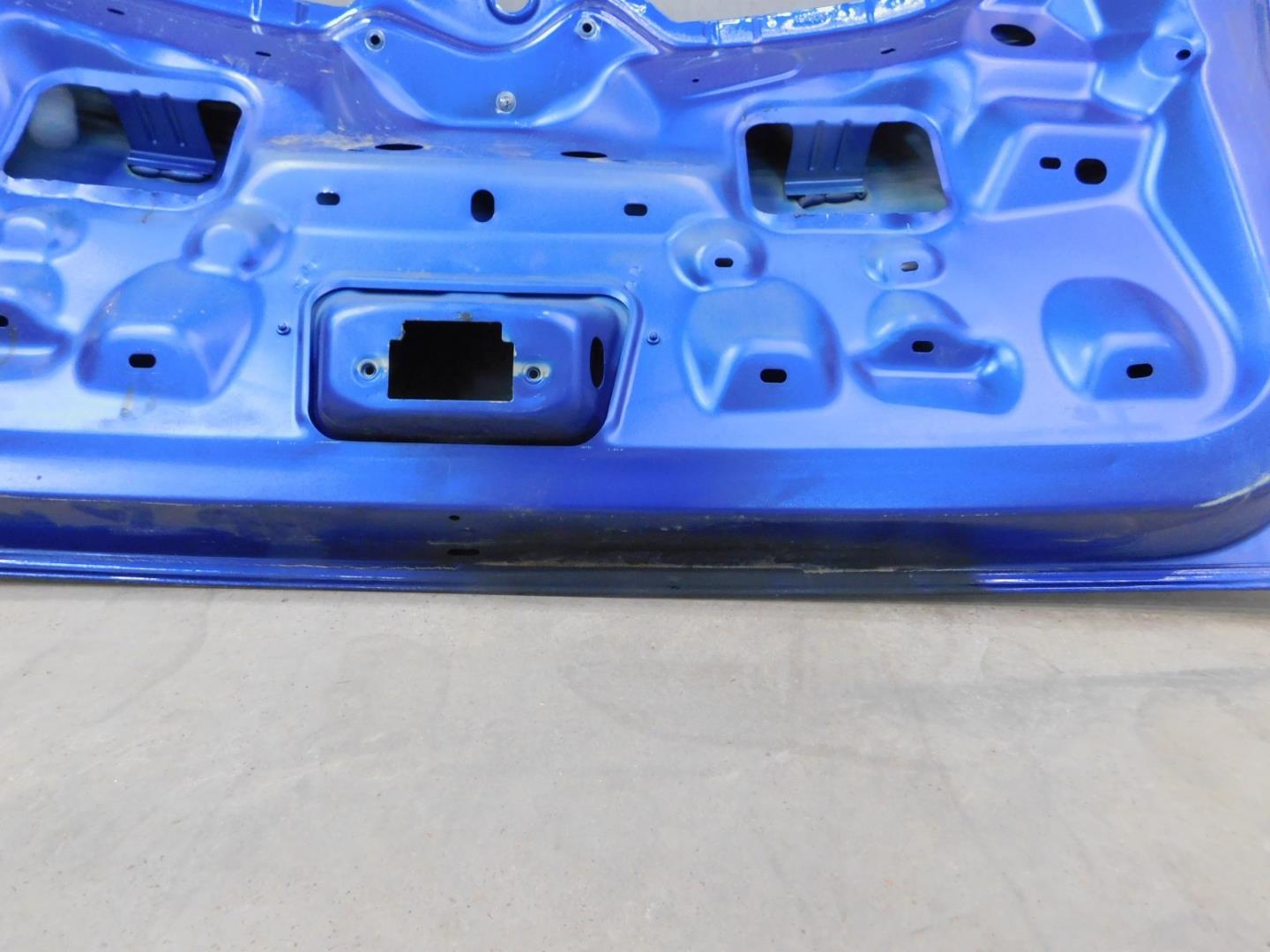 Дверь багажника