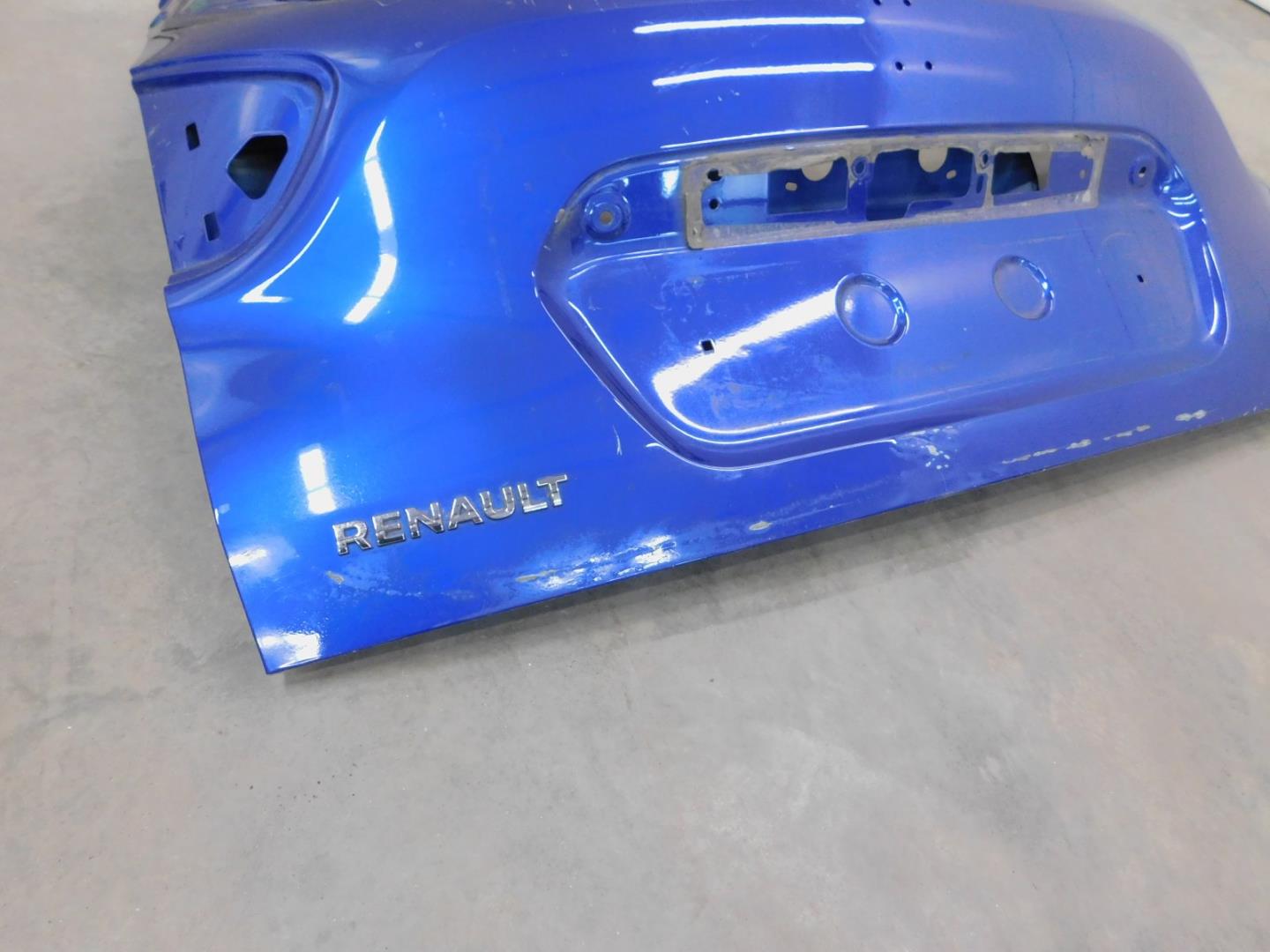 Дверь багажника