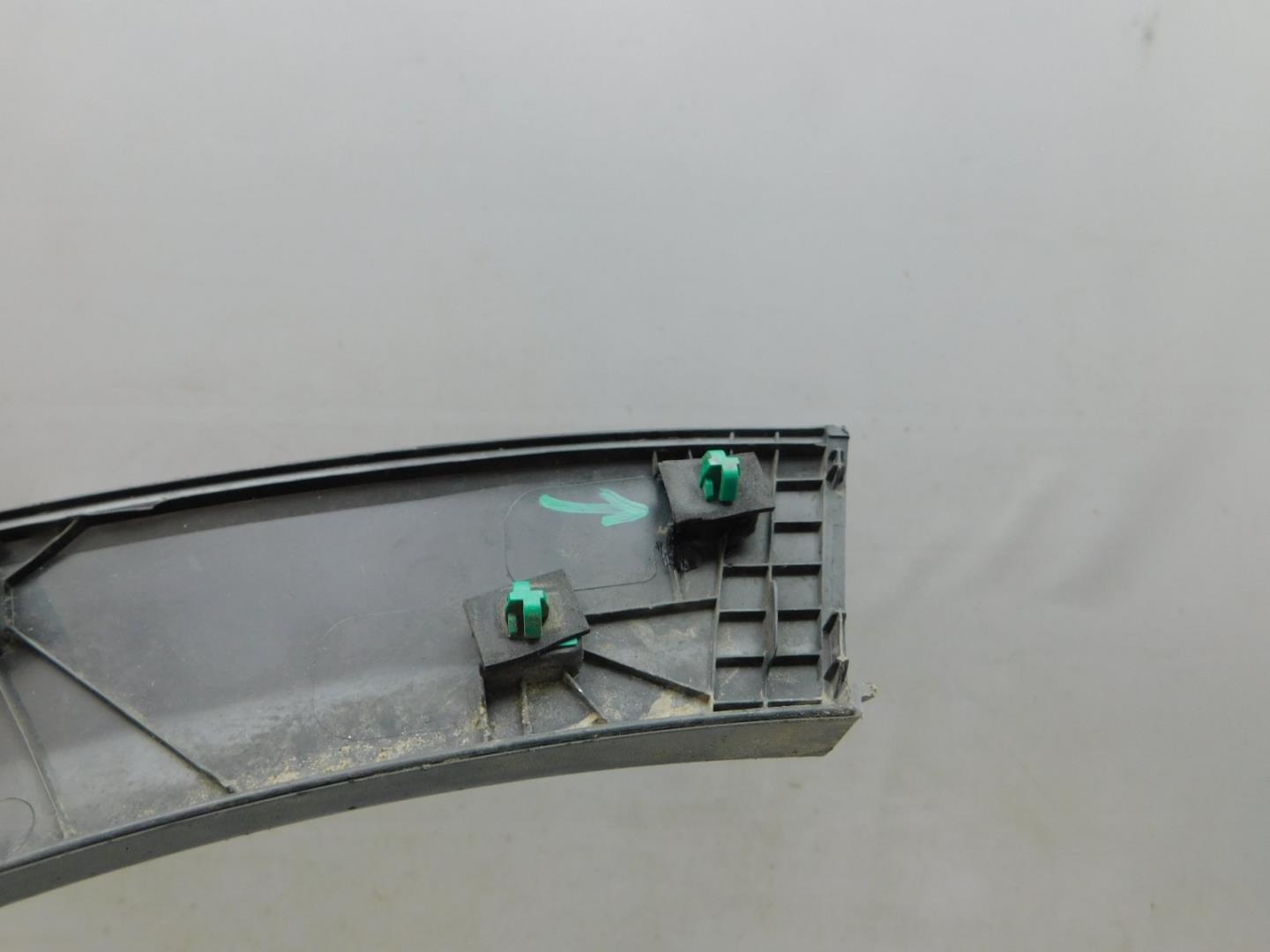 Накладка переднего крыла левого