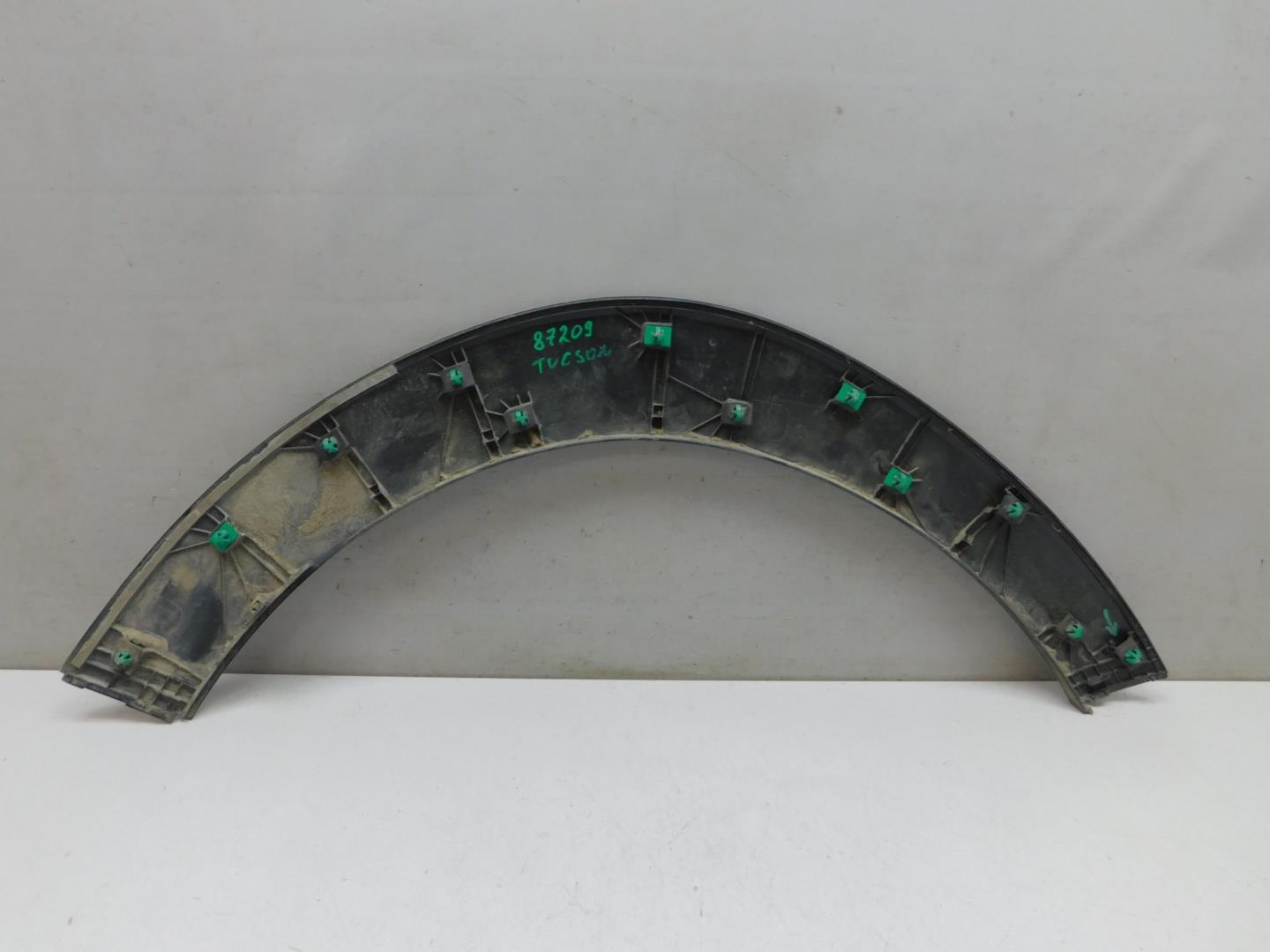 Накладка переднего крыла левого