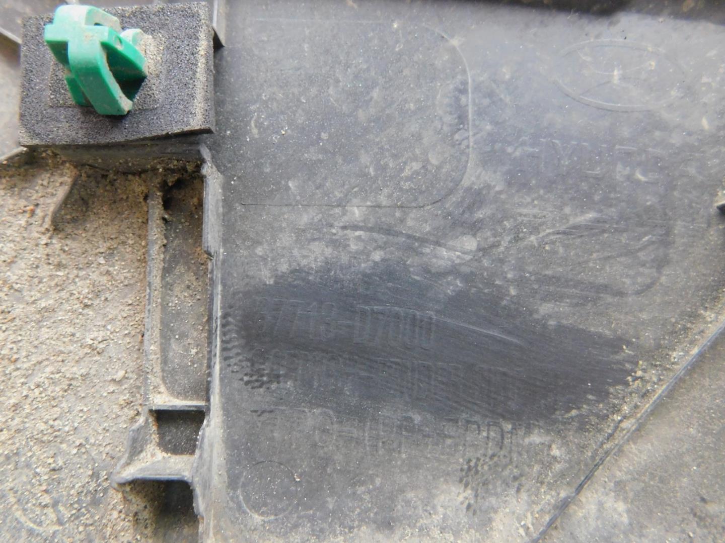 Накладка переднего крыла левого