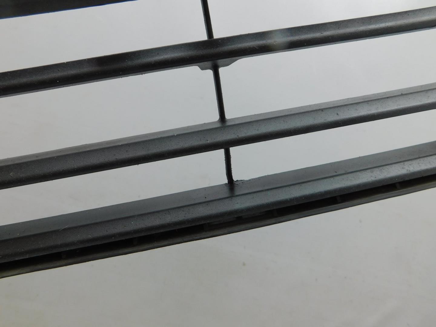 Решетка в бампер центральная