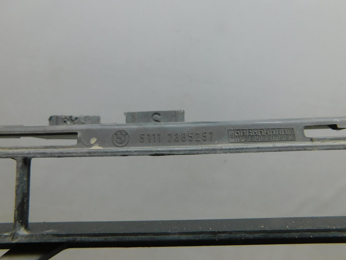 Решетка в бампер центральная