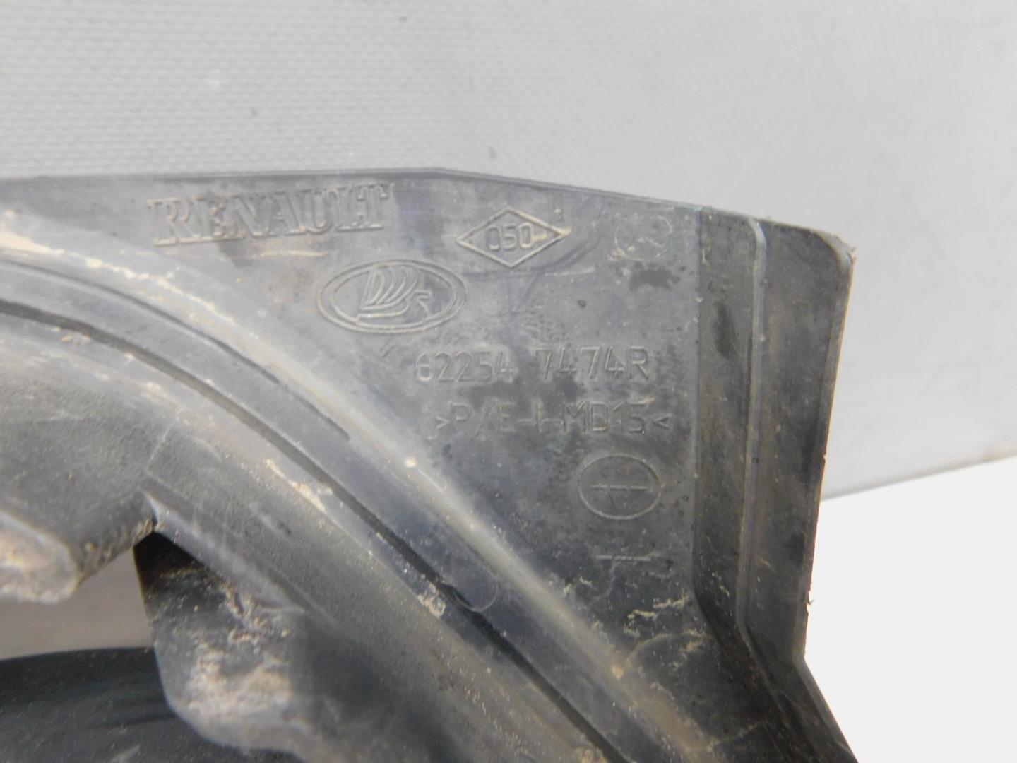 Решетка в бампер центральная