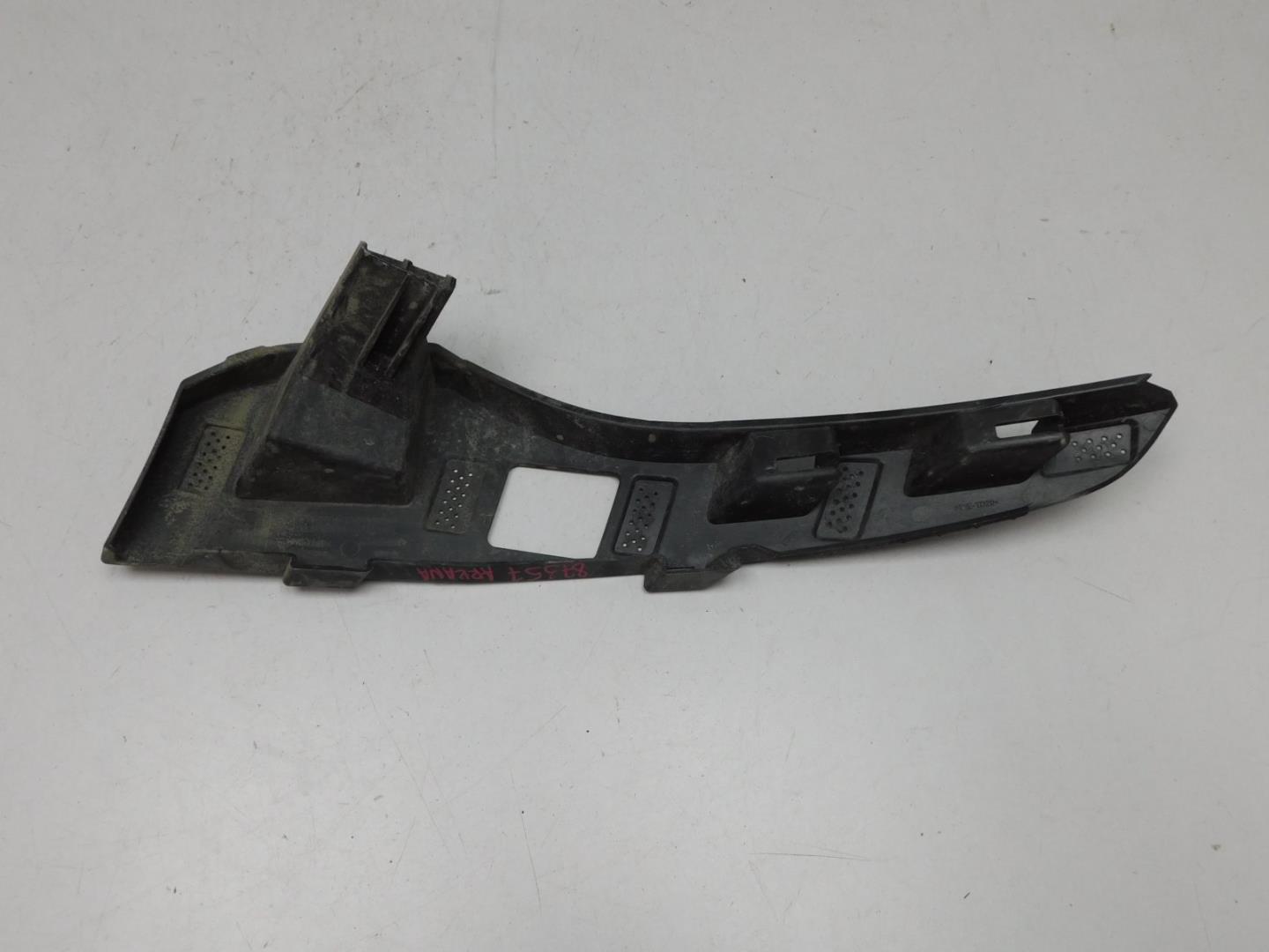 Кронштейн переднего бампера