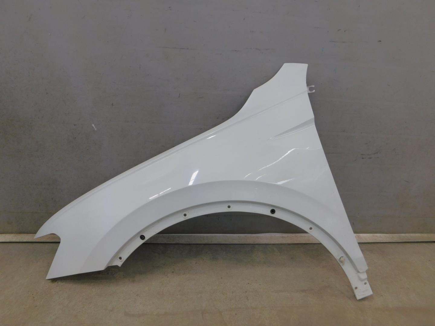 Крыло переднее левое