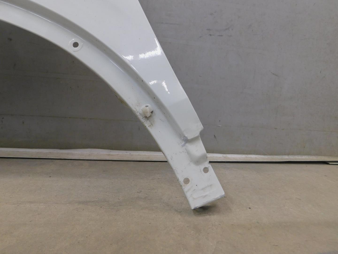 Крыло переднее левое