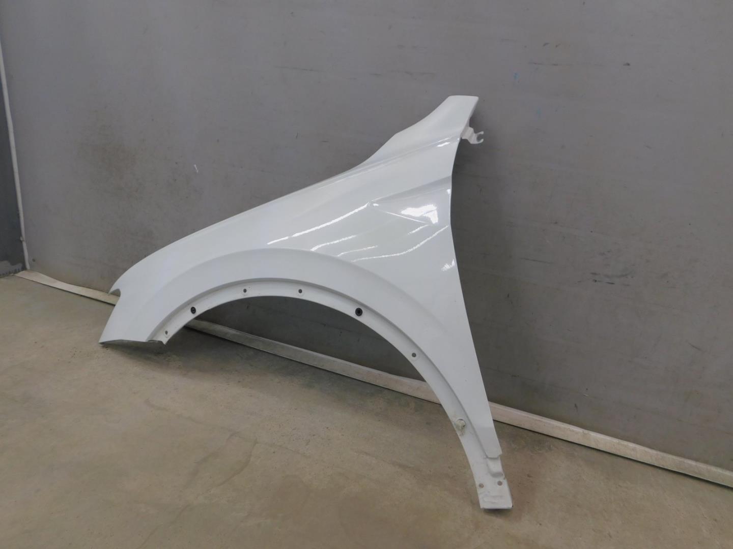 Крыло переднее левое