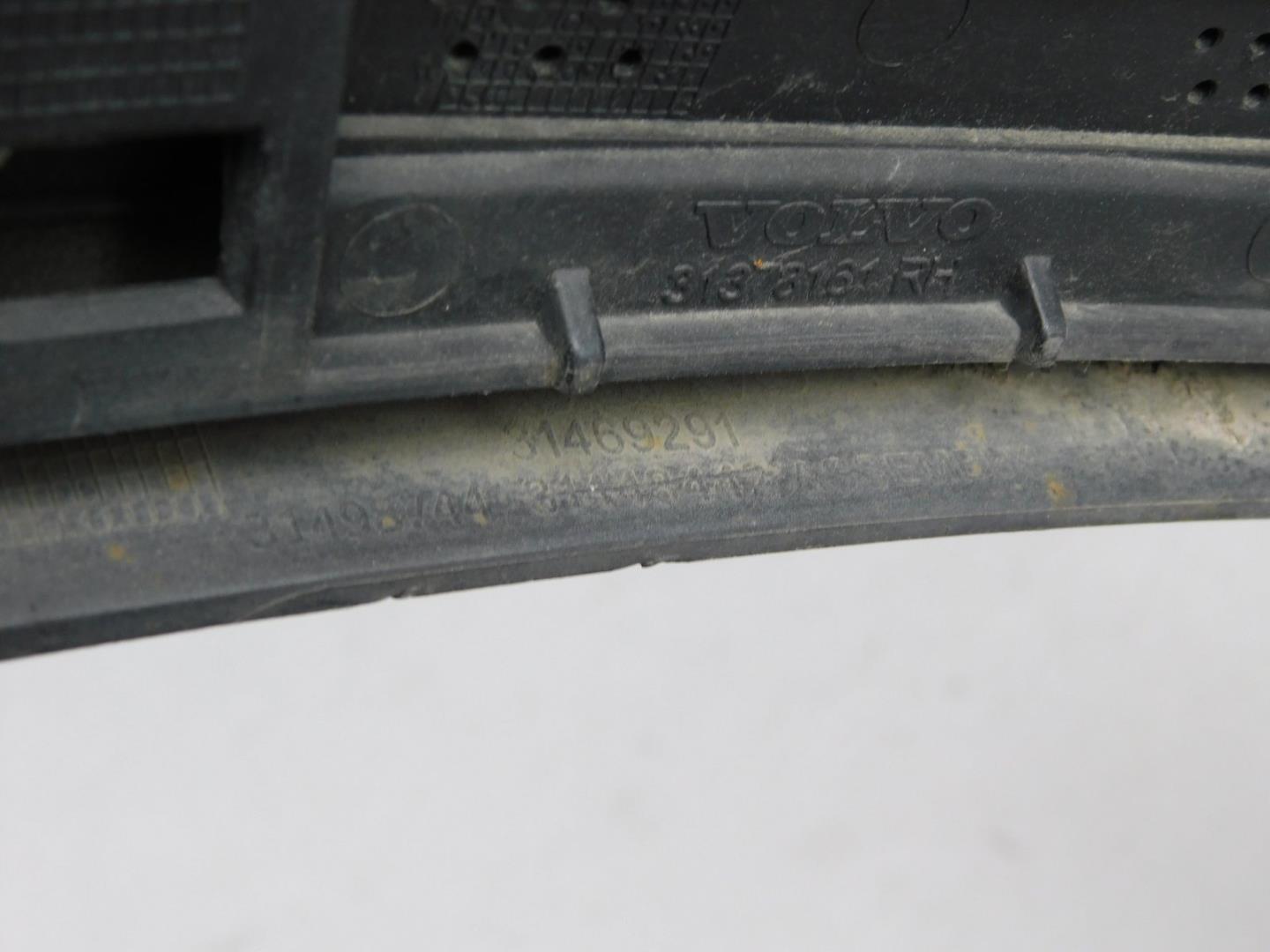 Накладка заднего крыла правого