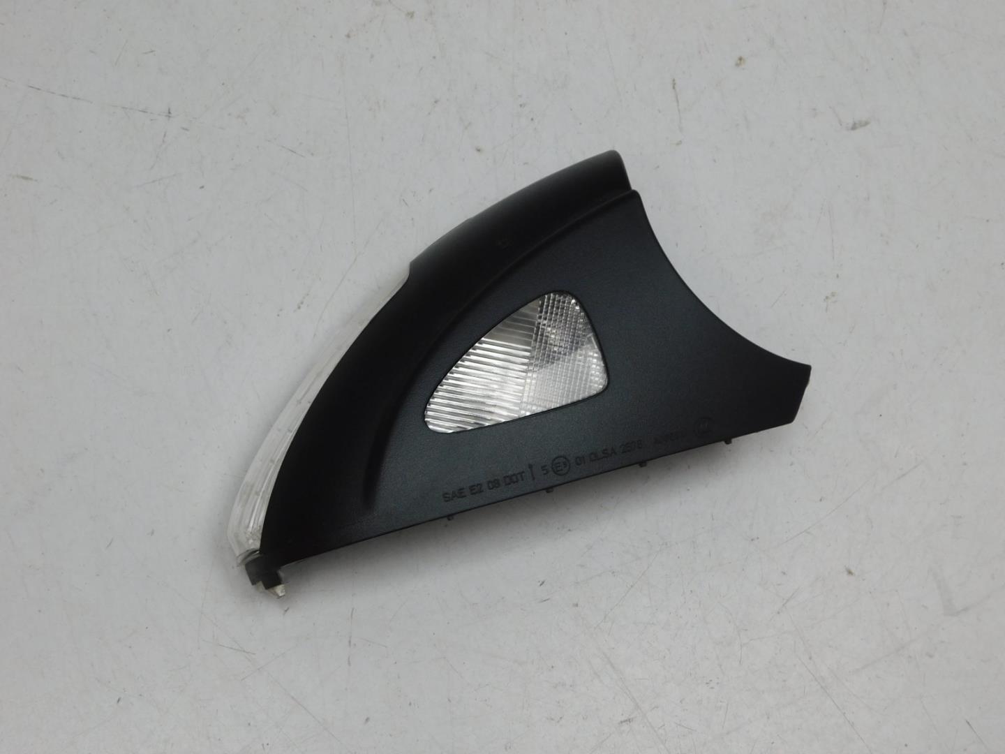 Повторитель поворота белый