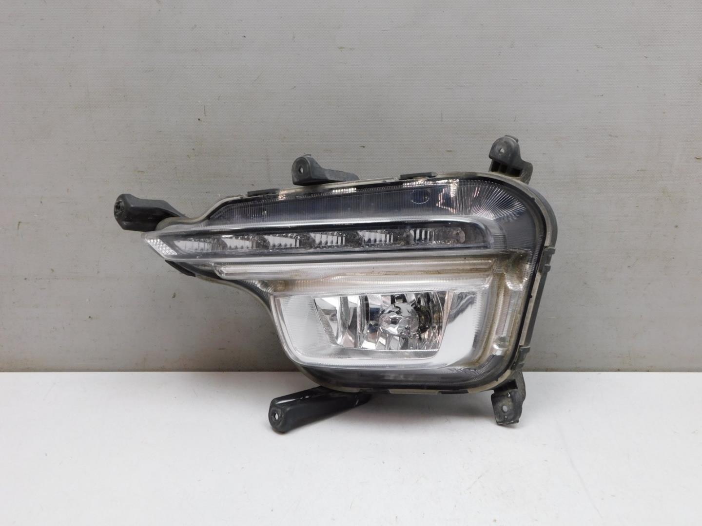 Фара противотуманная левая