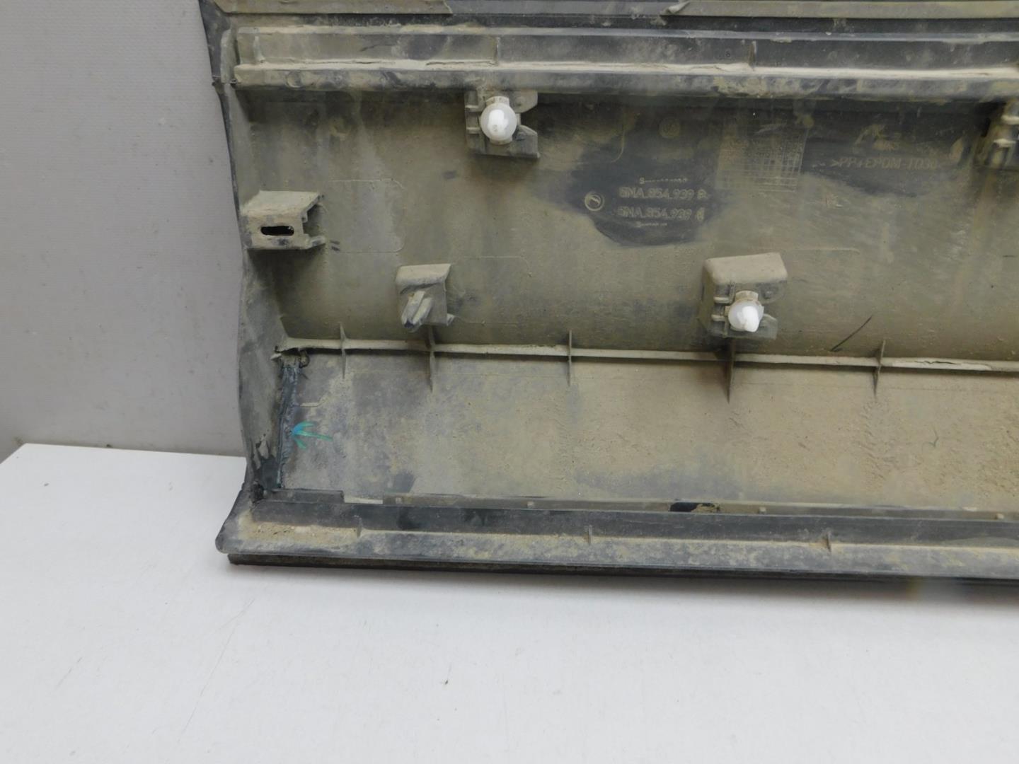 Накладка двери передней левой