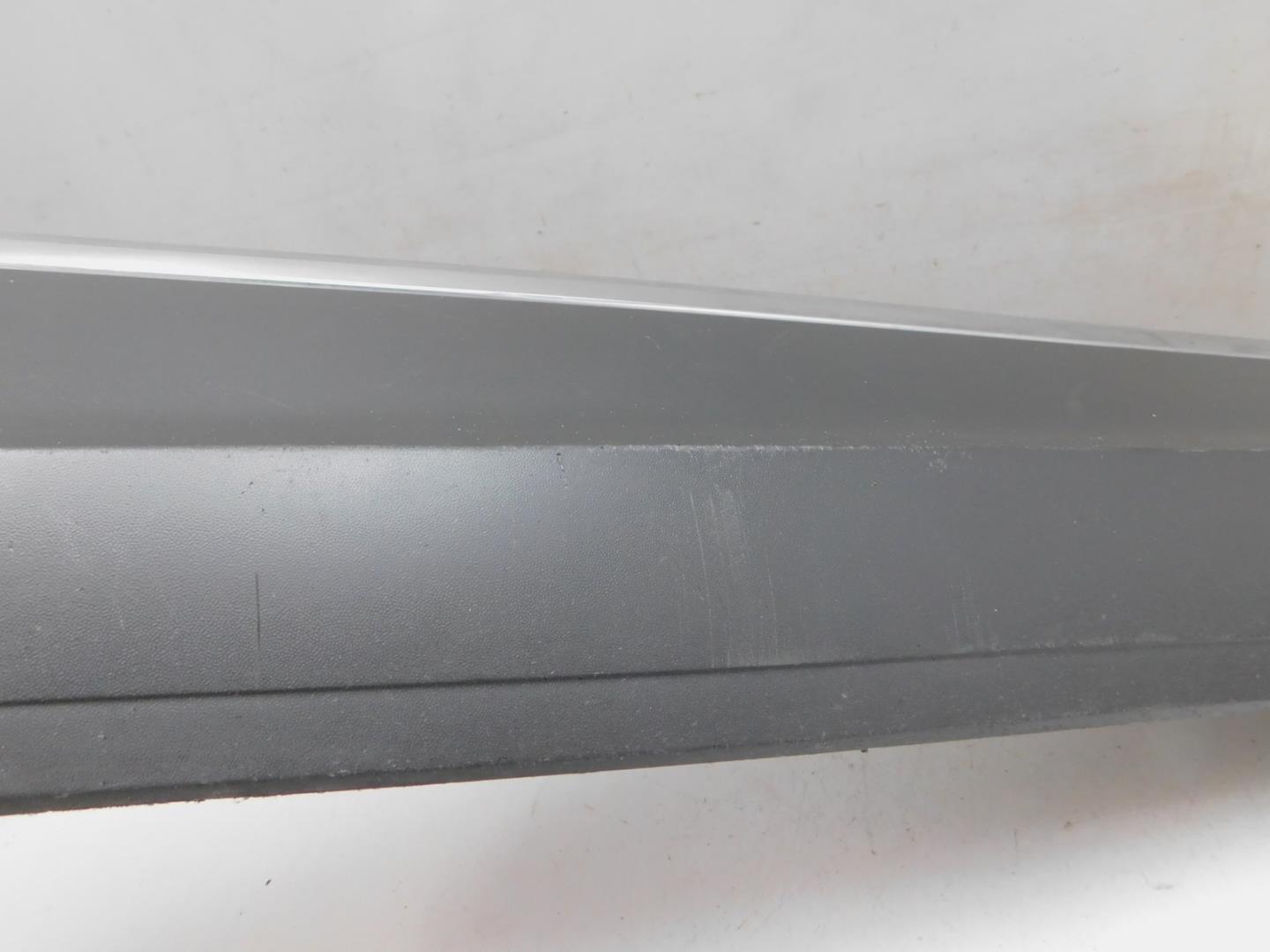 Накладка двери передней левой