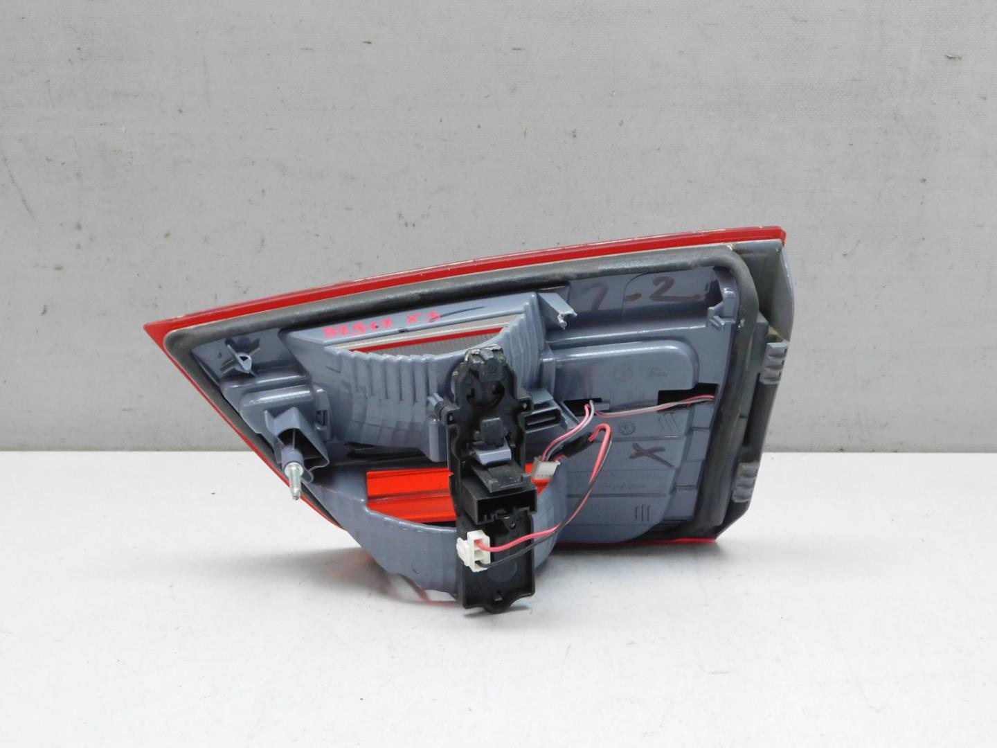 Фонарь задний внутренний левый