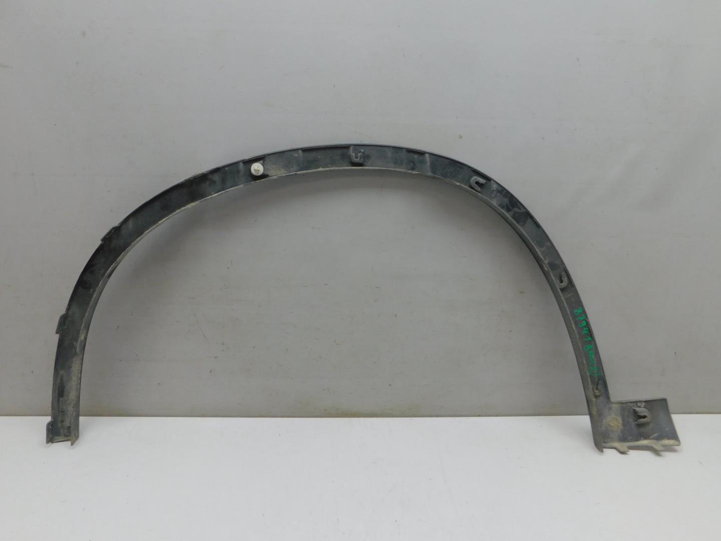 Накладка переднего крыла правого