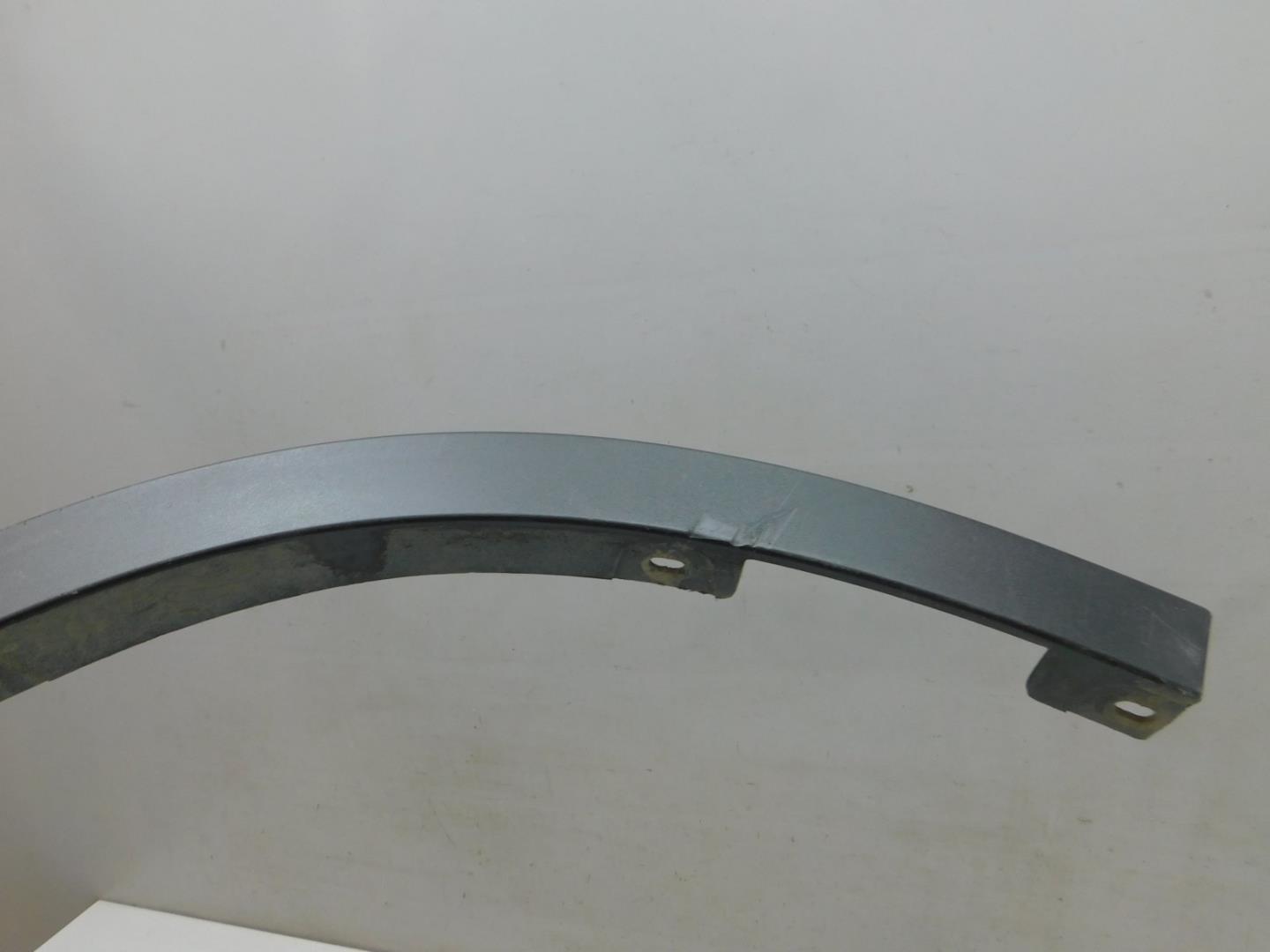 Накладка переднего крыла правого