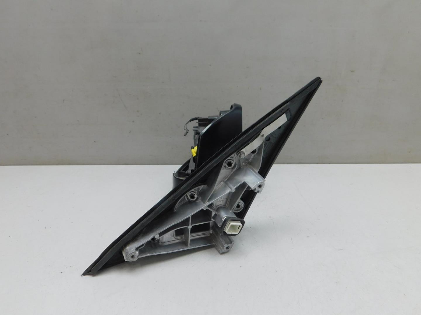 Зеркало правое электрическое