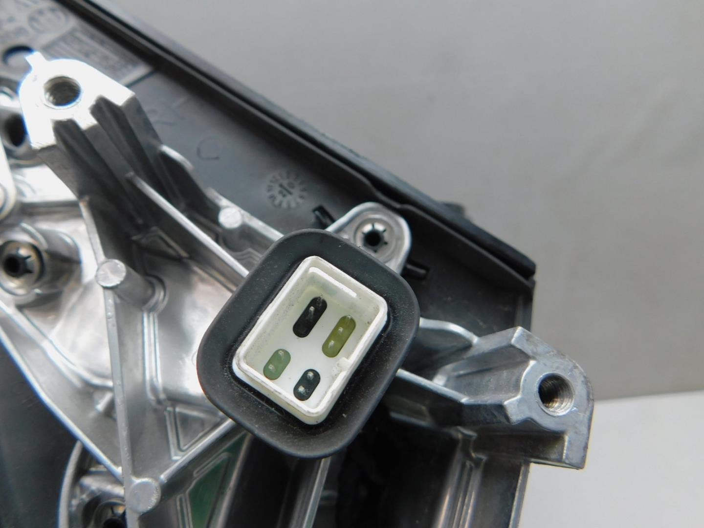 Зеркало правое электрическое