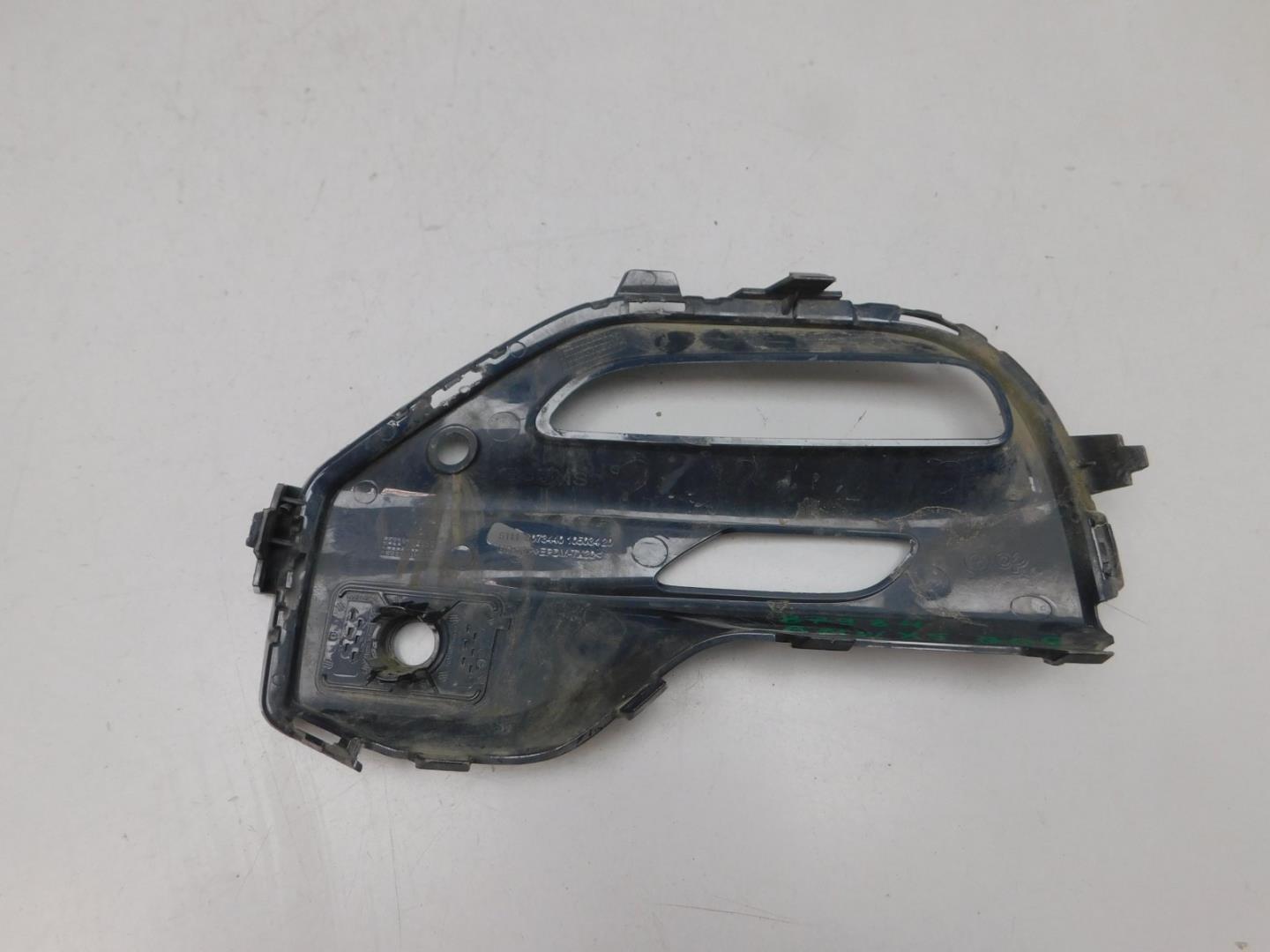 Решетка в бампер правая