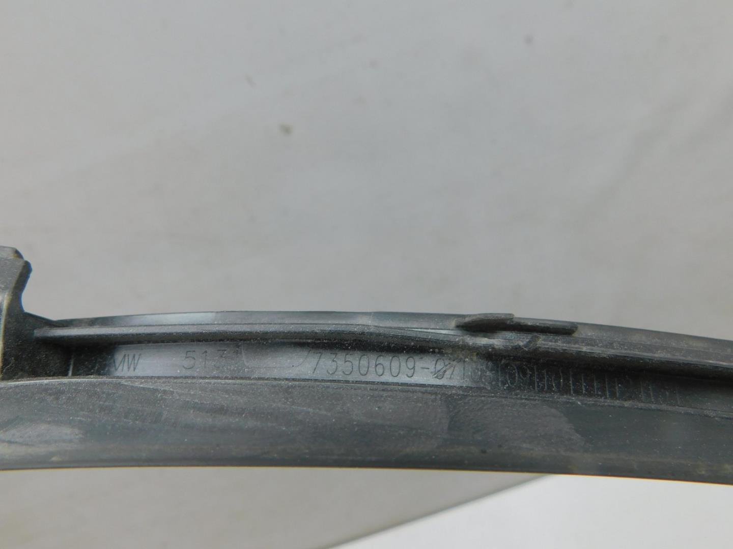 Молдинг лобового стекла