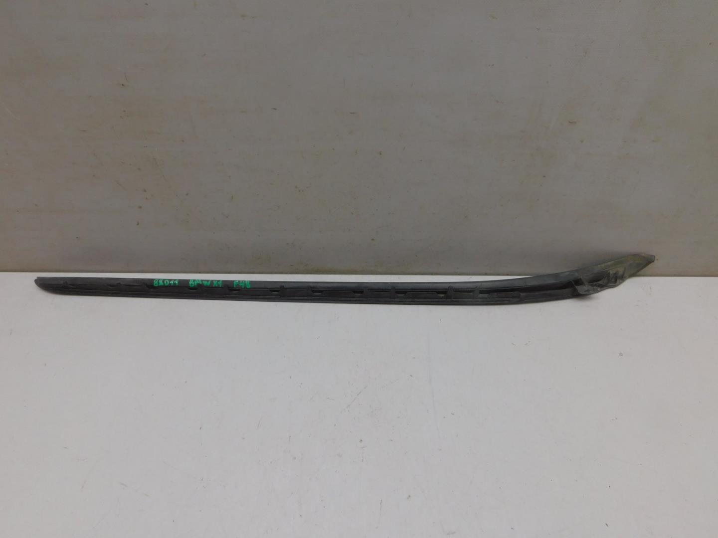 Молдинг лобового стекла