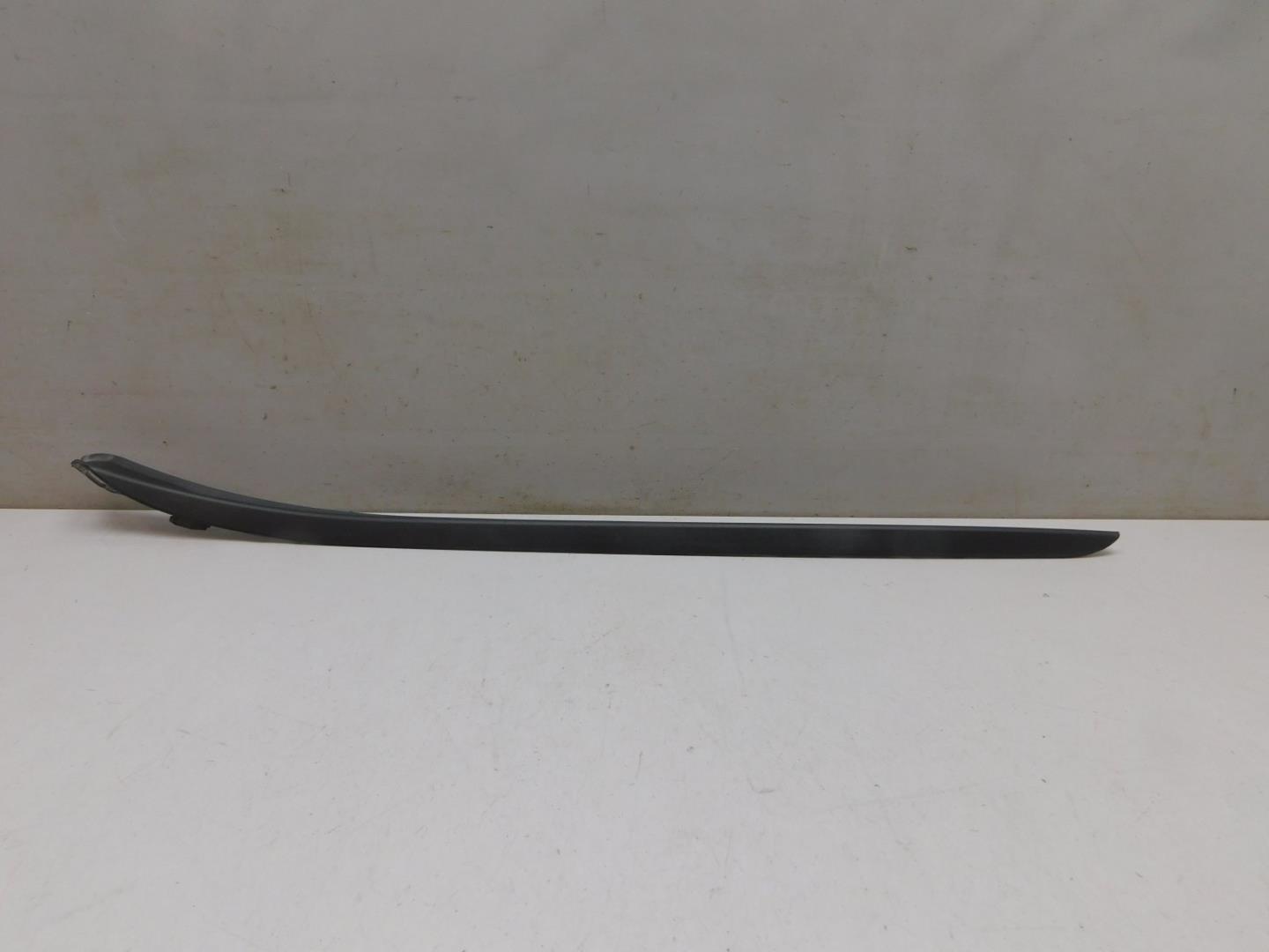 Молдинг лобового стекла