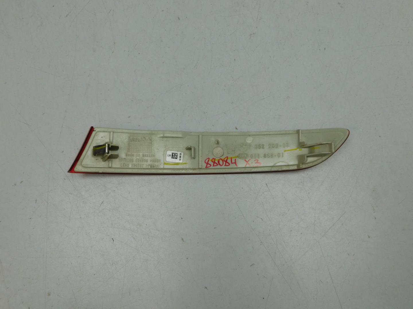 Фонарь задний в бампер левый