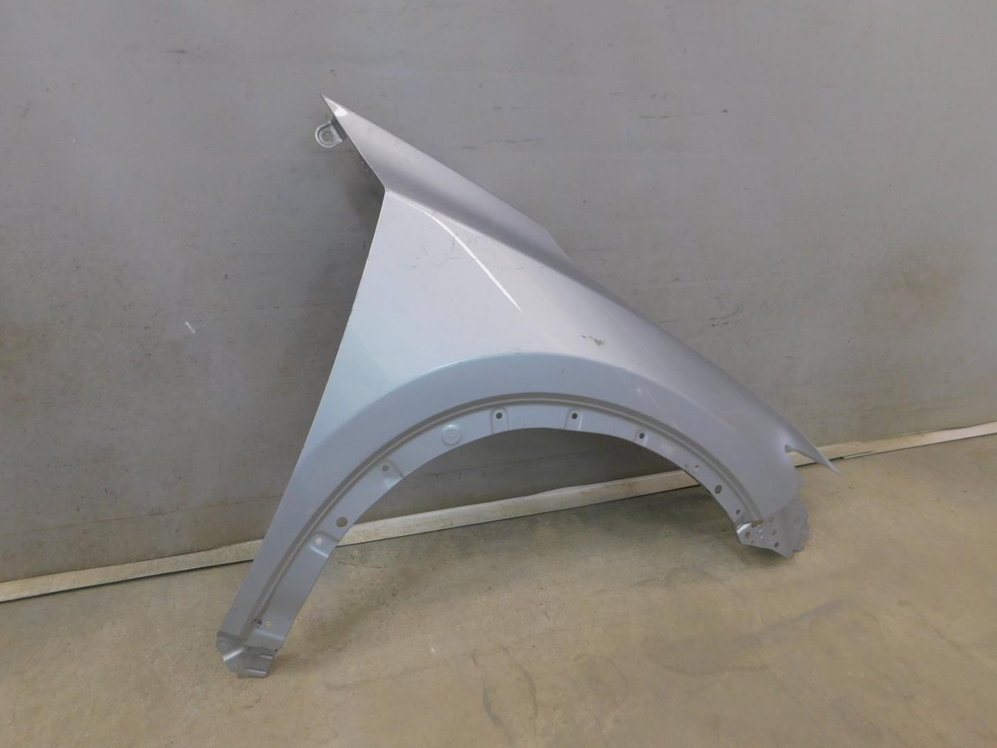 Крыло переднее правое