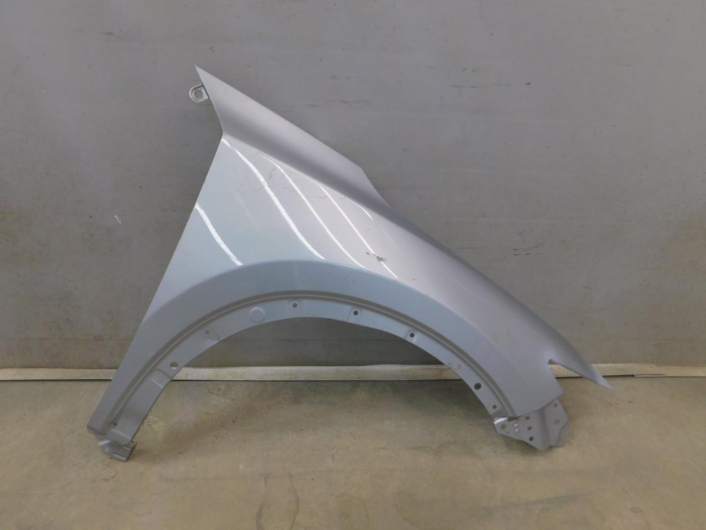 Крыло переднее правое