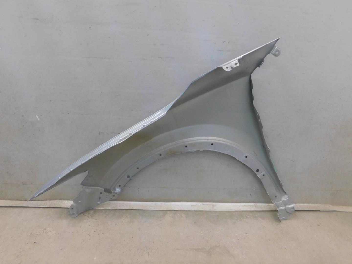 Крыло переднее правое