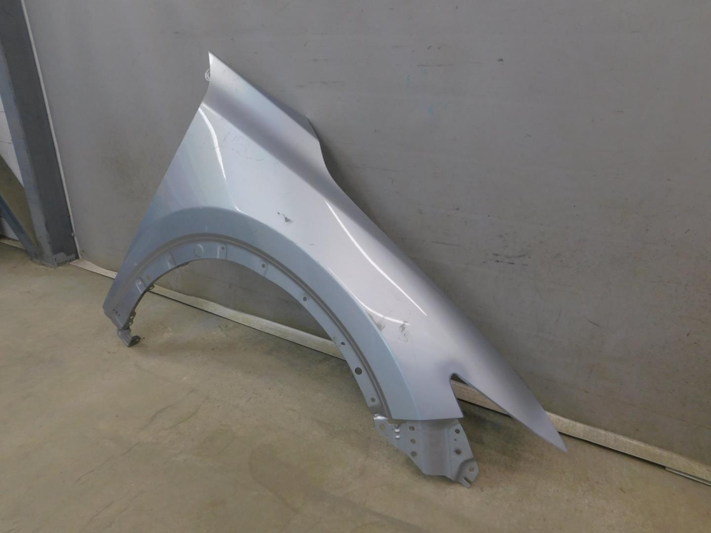 Крыло переднее правое