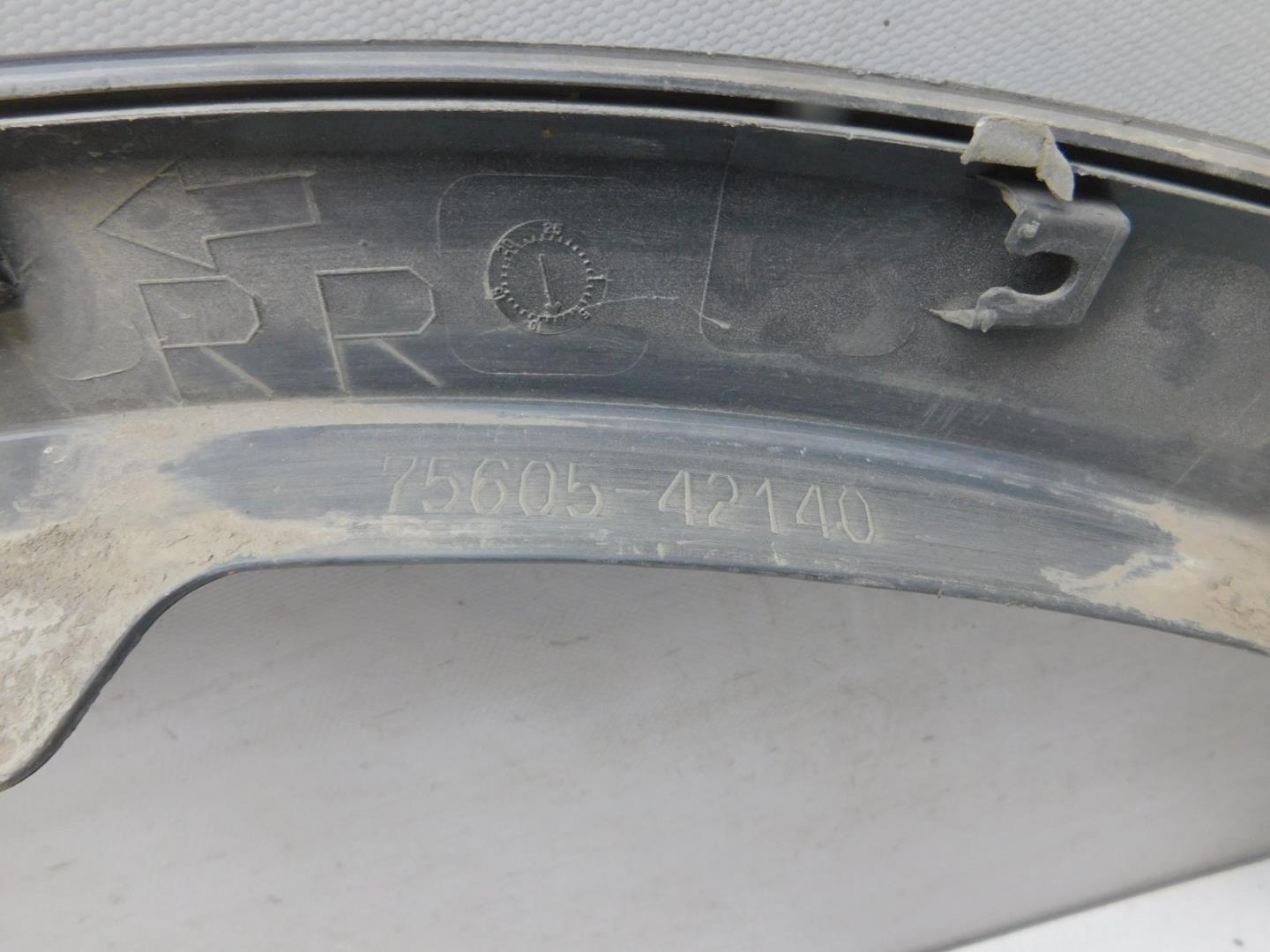 Накладка заднего крыла правого