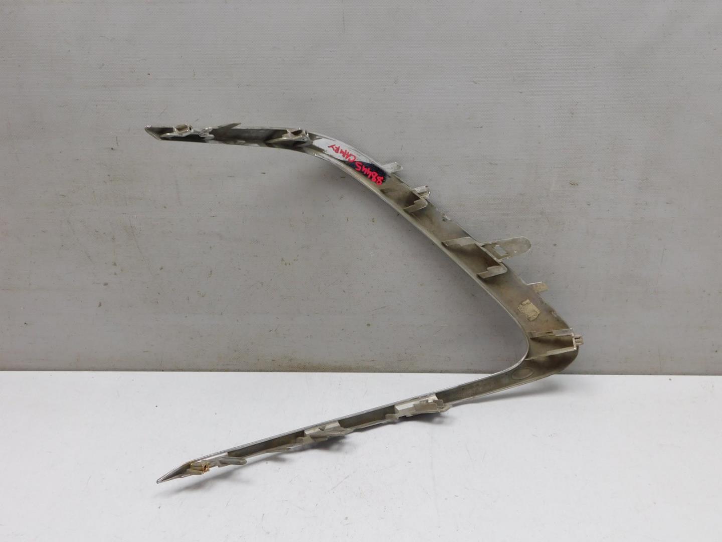 Молдинг переднего бампера