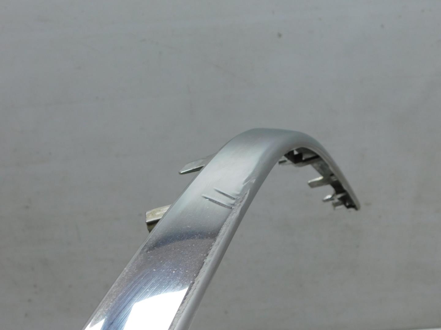 Молдинг переднего бампера