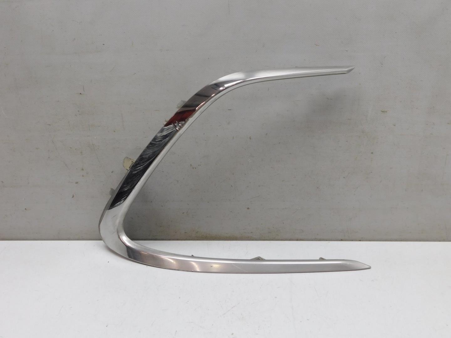 Молдинг переднего бампера