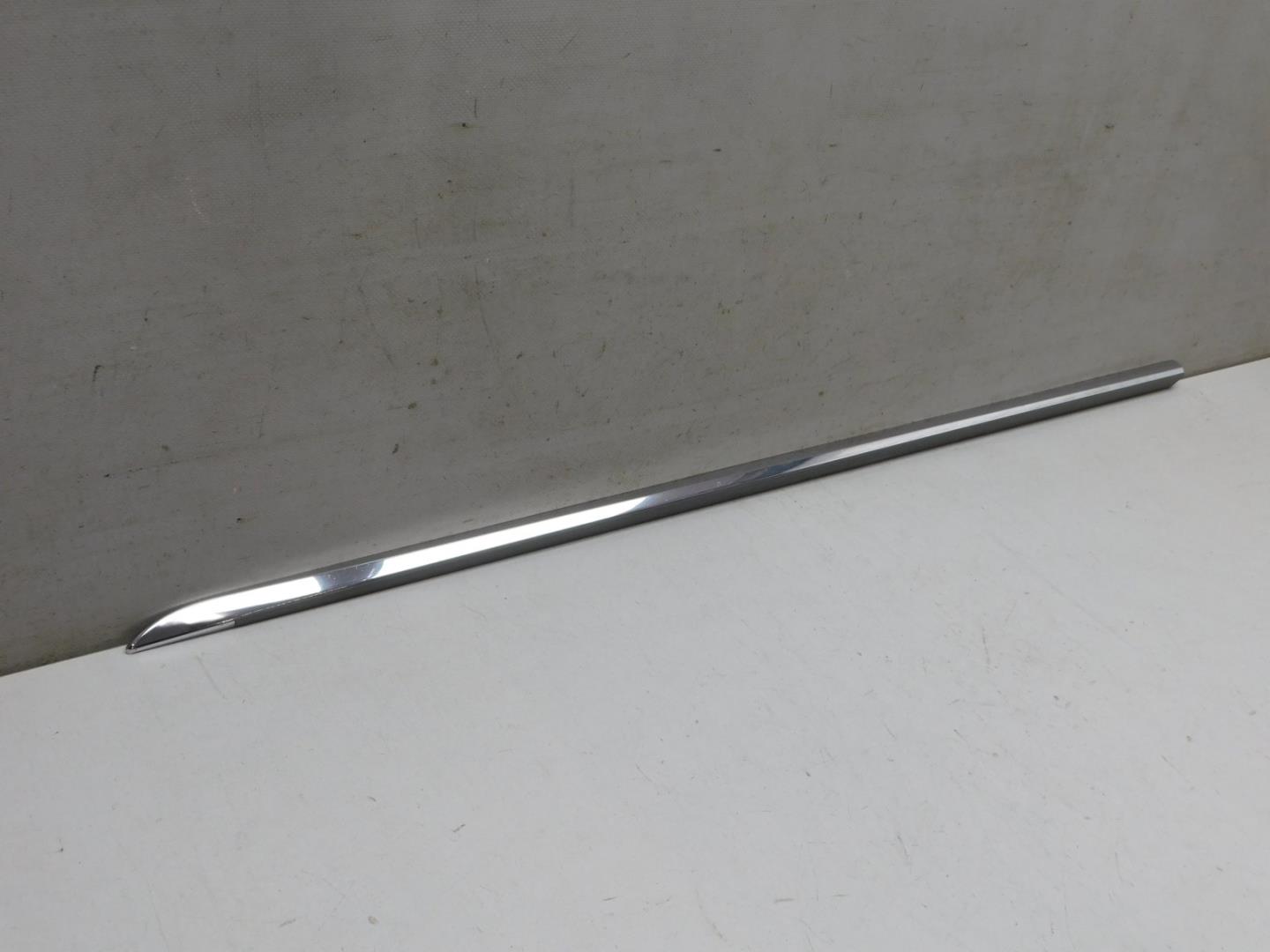 Молдинг задней правой двери