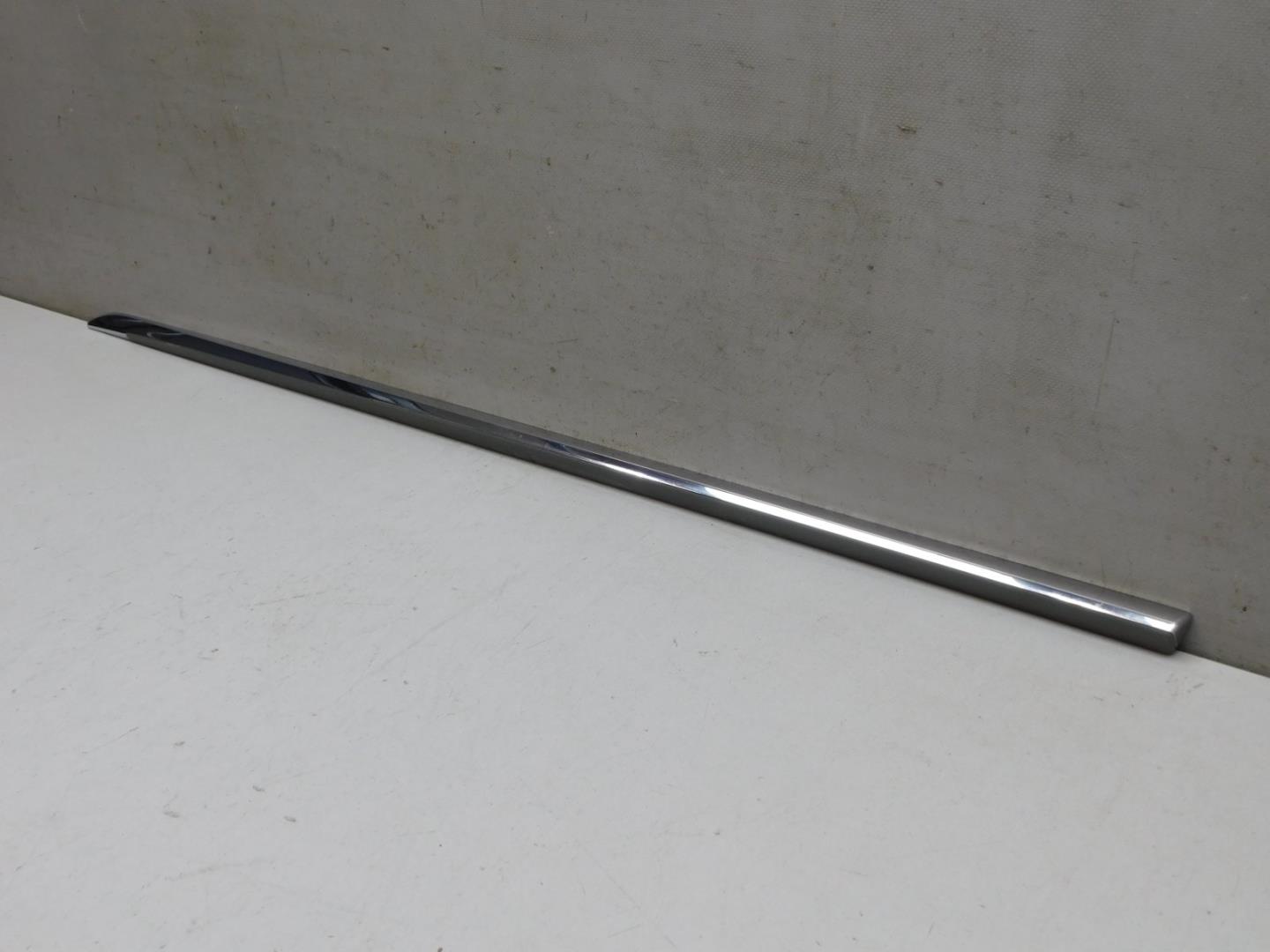 Молдинг задней правой двери