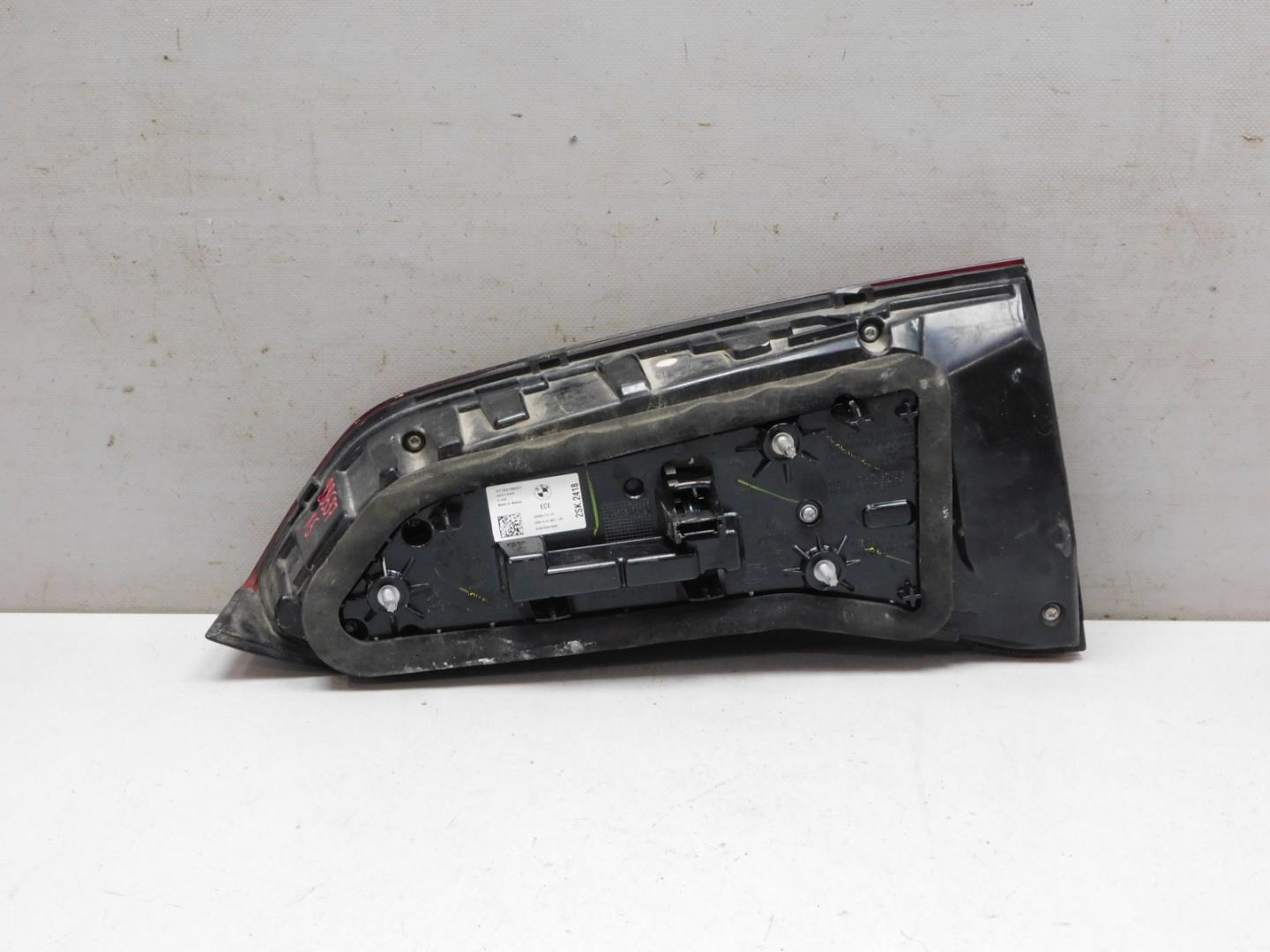 Фонарь задний внутренний левый