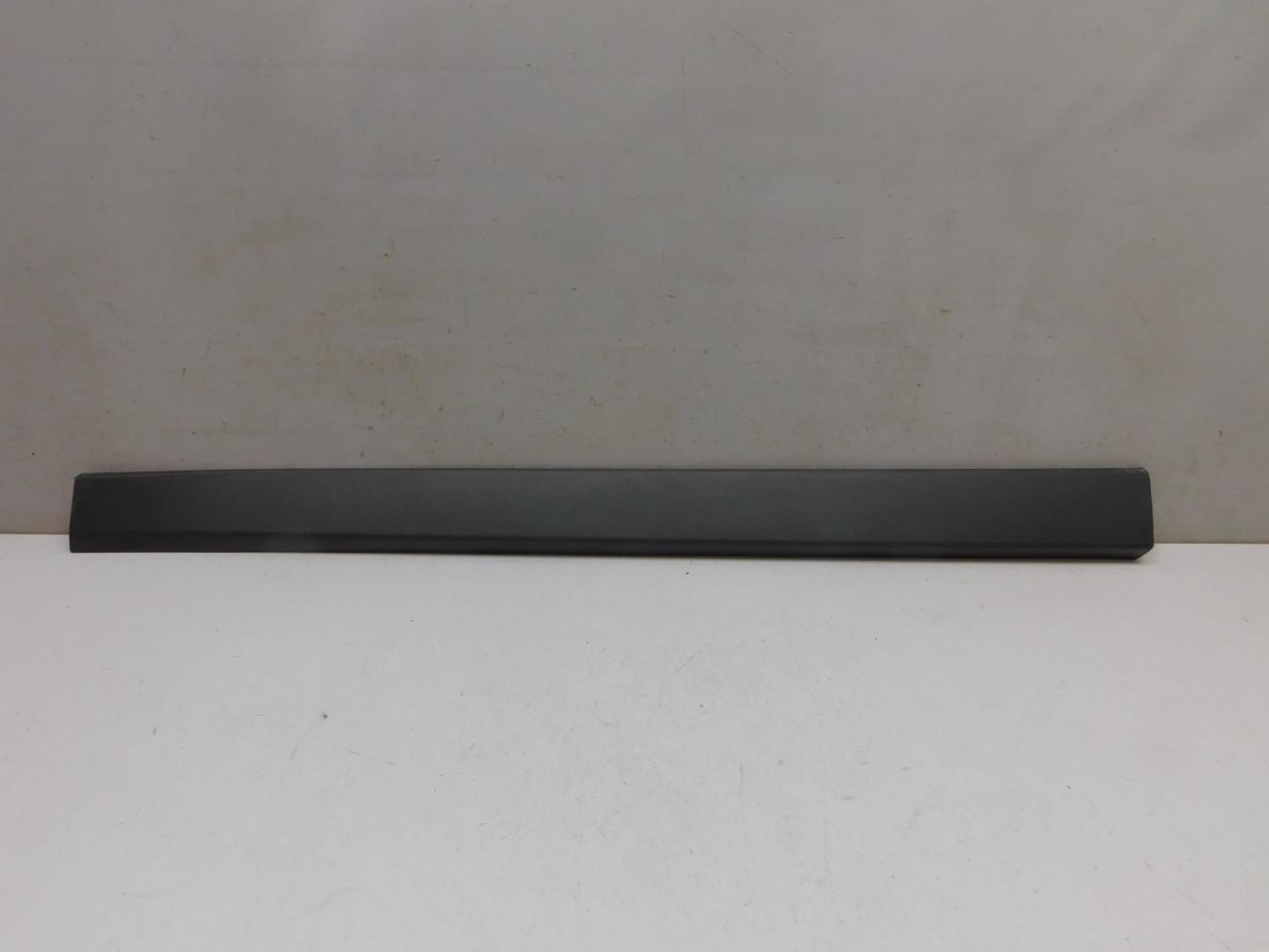 Накладка двери передней правой