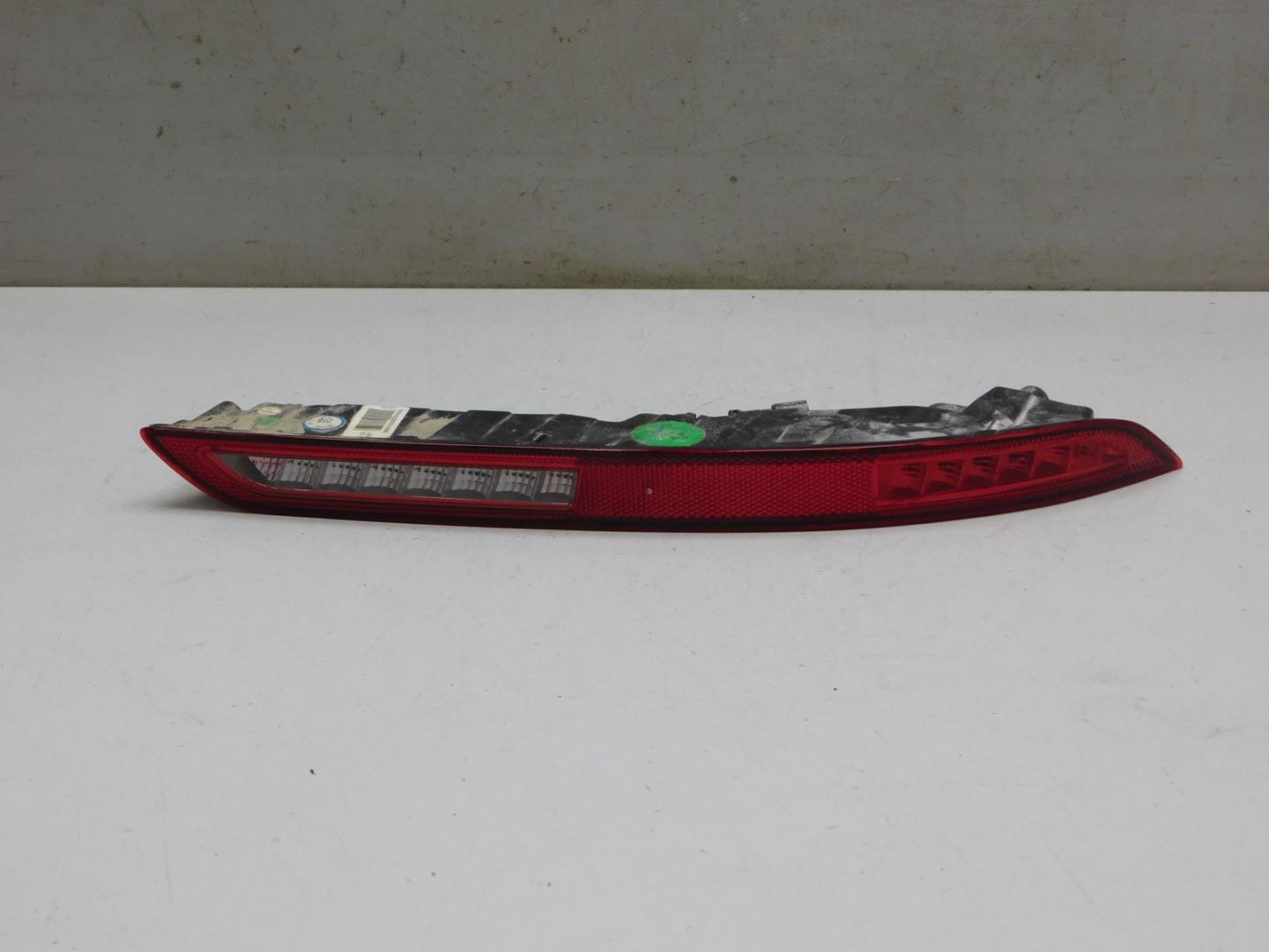 Фонарь задний в бампер правый