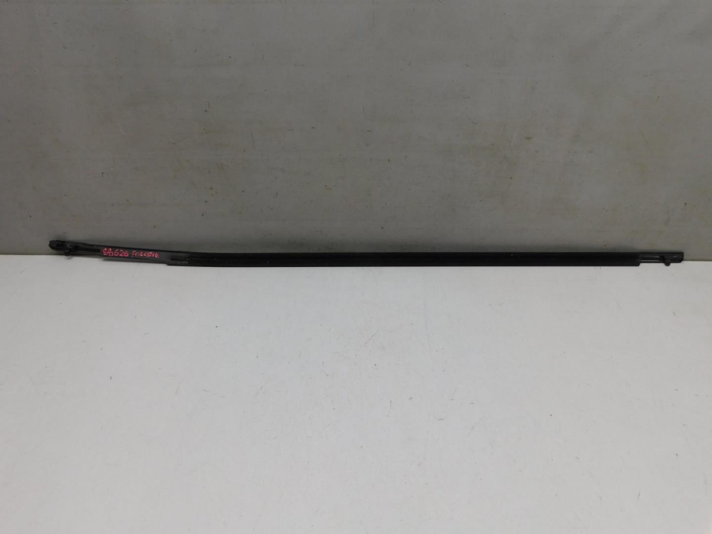 Накладка стекла переднего правого