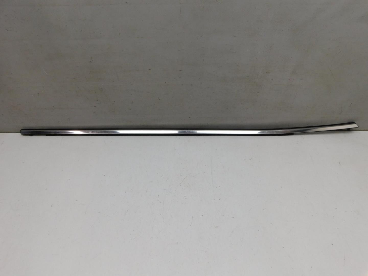 Накладка стекла переднего правого