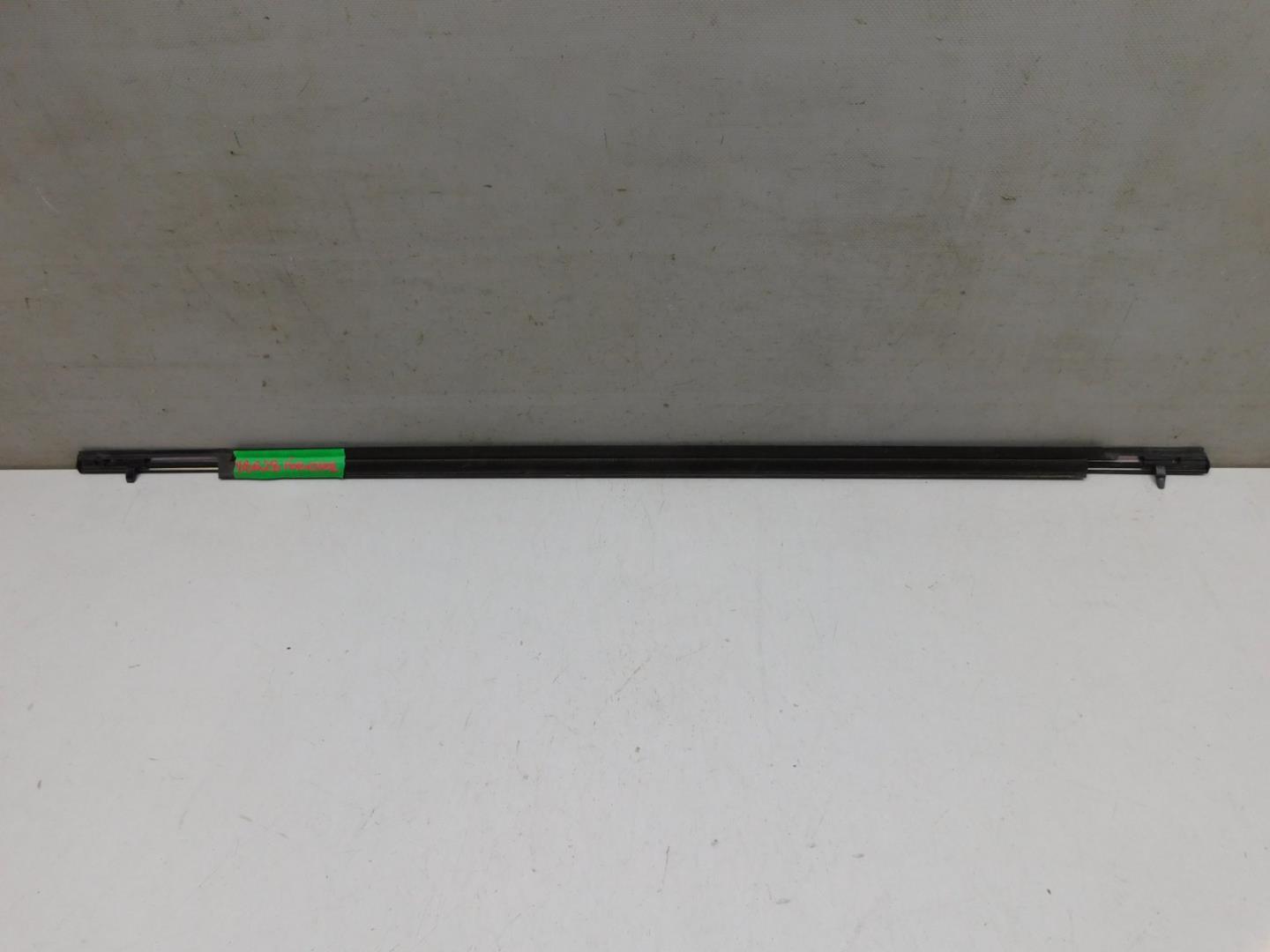 Накладка стекла заднего левого