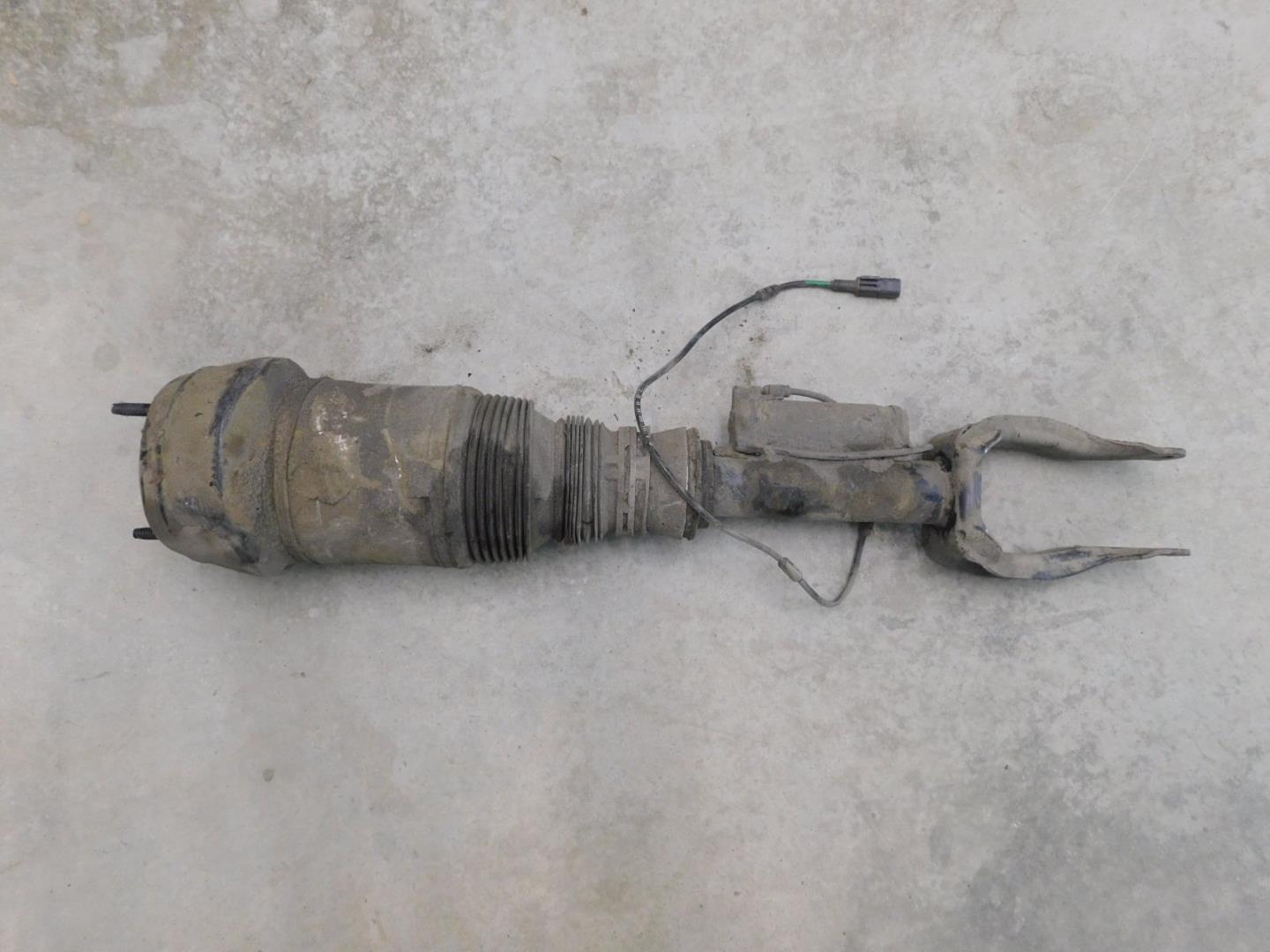 Амортизатор передний правый