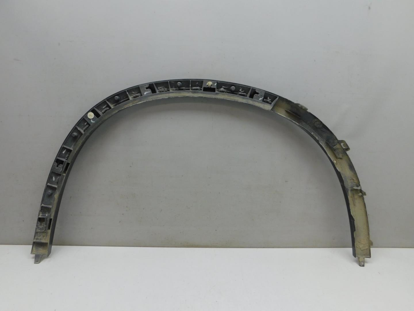 Накладка крыла переднего левого