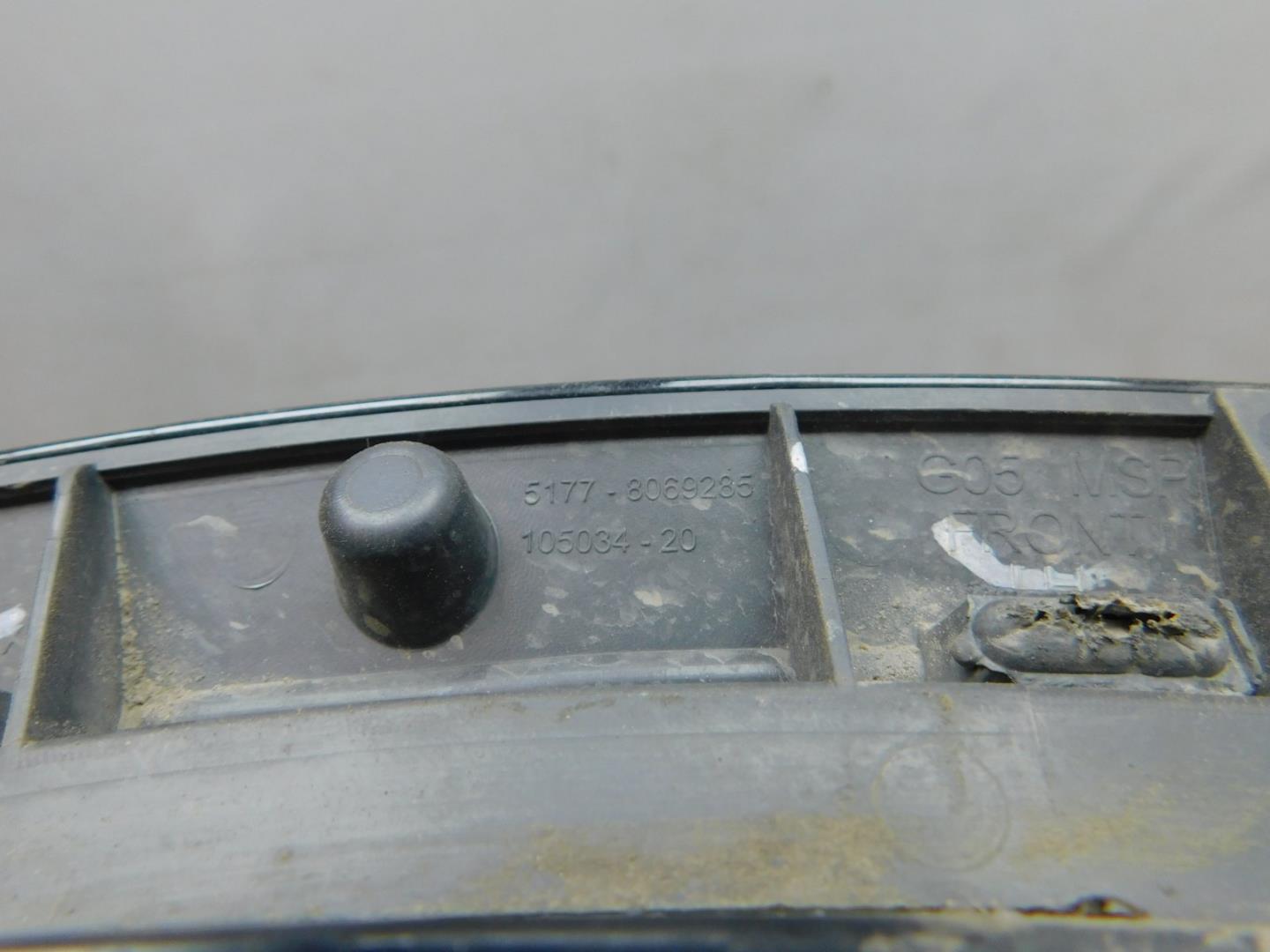 Накладка крыла переднего левого