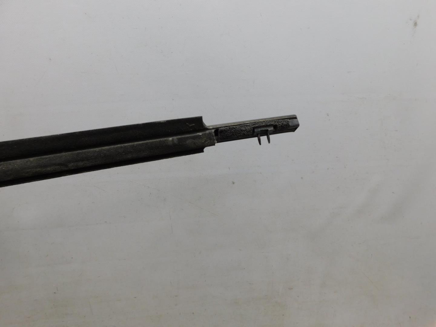 Накладка стекла заднего левого